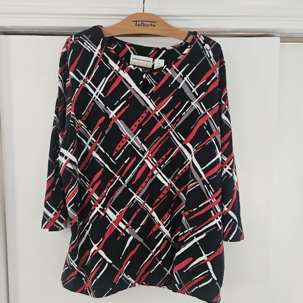 Alfred Dunner Knit Black Red Peep Hole Sequin Top Blouse 1X Shirt